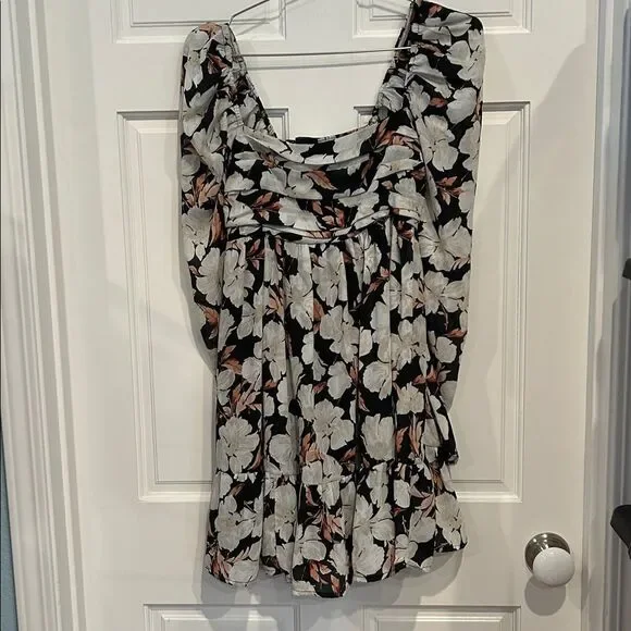 Abercrombie & Fitch Black and White Floral Blouse size extra small new with tags - Picture 9 of 9